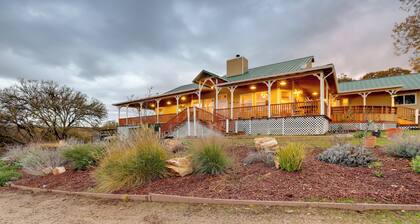 Templeton Ranch w/ Private Hot Tub & Deck!