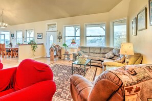TV, fireplace - Templeton Ranch w/ Private Hot Tub & Deck! (Templeton)