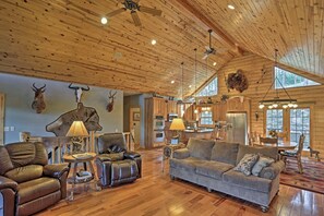 House (6 Bedrooms) | Interior