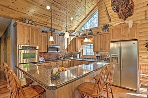 House (6 Bedrooms) | Interior