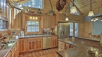 House (6 Bedrooms) | Interior