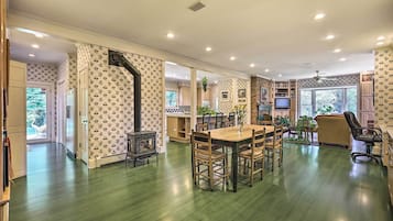 House (4 Bedrooms) | Interior