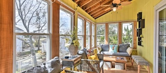 High-end Canalfront Paradise w/ Dock & Kayaks!
