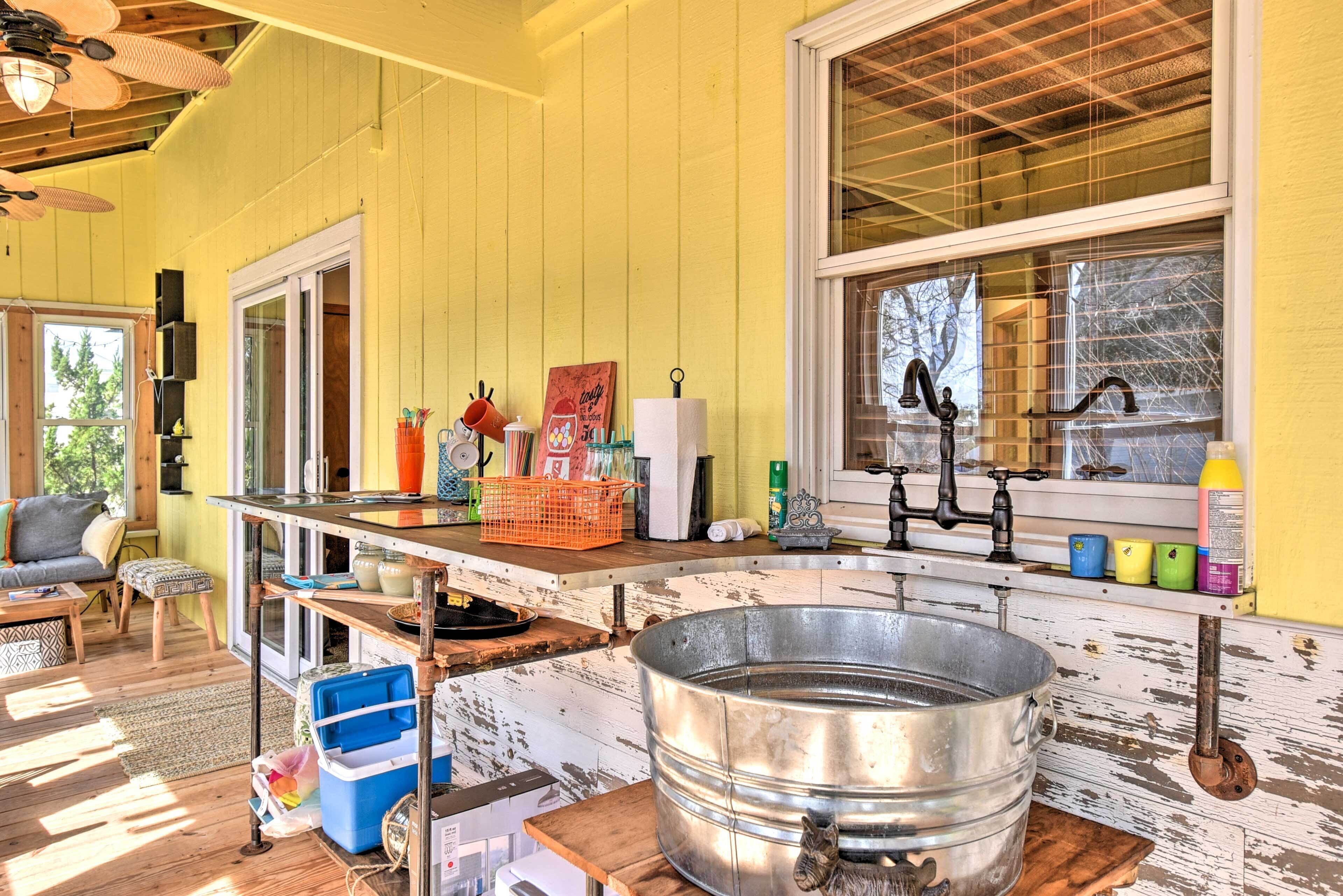 High-end Canalfront Paradise w/ Dock & Kayaks!