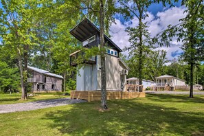 Apartment (0 Bedroom) | Interior - 3 Mi to Mississippi State: Tiny Home w/ Deck! (Starkville)