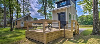 3 Mi to Mississippi State: Tiny Home w/ Deck!