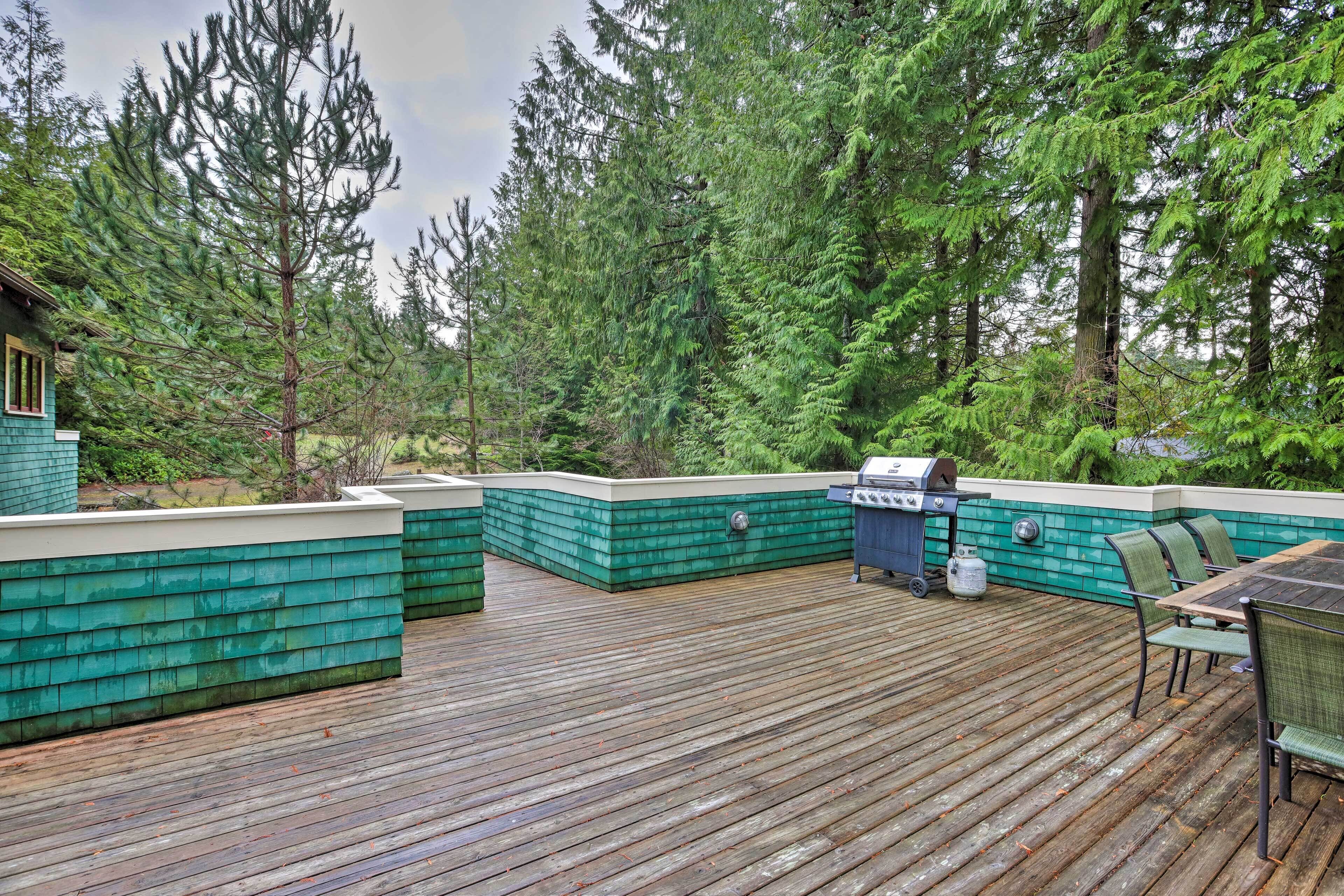Lopez Island Hideaway w/ Coastal Views + Deck!
