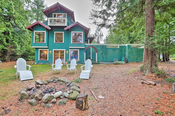 Lopez Island Hideaway W/ Coastal Views + Deck! - San Juan Islands, WA