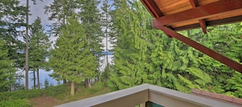 Lopez Island Hideaway w/ Coastal Views + Deck!