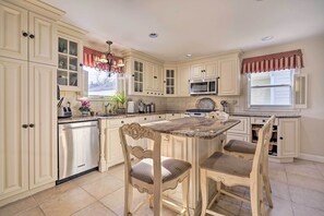 Casa (3 Bedrooms) | Cocina privada | Microondas, horno, placa de cocina y lavavajillas