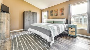 A bedroom with a bed, a wardrobe, a nightstand, and a window with curtains. - 15 Mi to Disney: Home w/ Pool & Lanai in Davenport (Davenport)