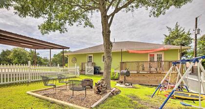 'the Gathering Place' Brenham Home on 6 Acres