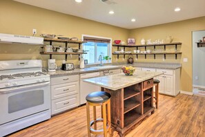 Interior - 'the Gathering Place' Brenham Home on 6 Acres (Brenham)