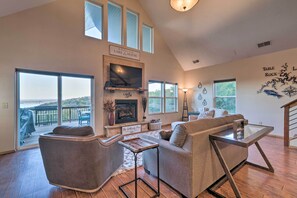 Interior - Pet-friendly Branson West Lodge w/ Hot Tub! (Branson West)