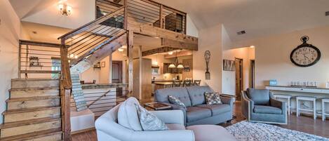 House (3 Bedrooms) | Living area | TV, fireplace, iPod dock, books