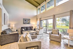 Apartment (2 Bedrooms) | Front of property - PCB Escape w/ Pool & Beach Access, Beach Chairs! (Panama City Beach)