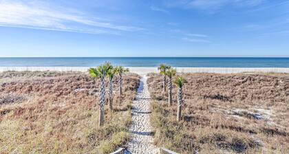 PCB Escape w/ Pool & Beach Access, Beach Chairs!