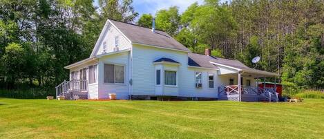 House (3 Bedrooms) | Exterior