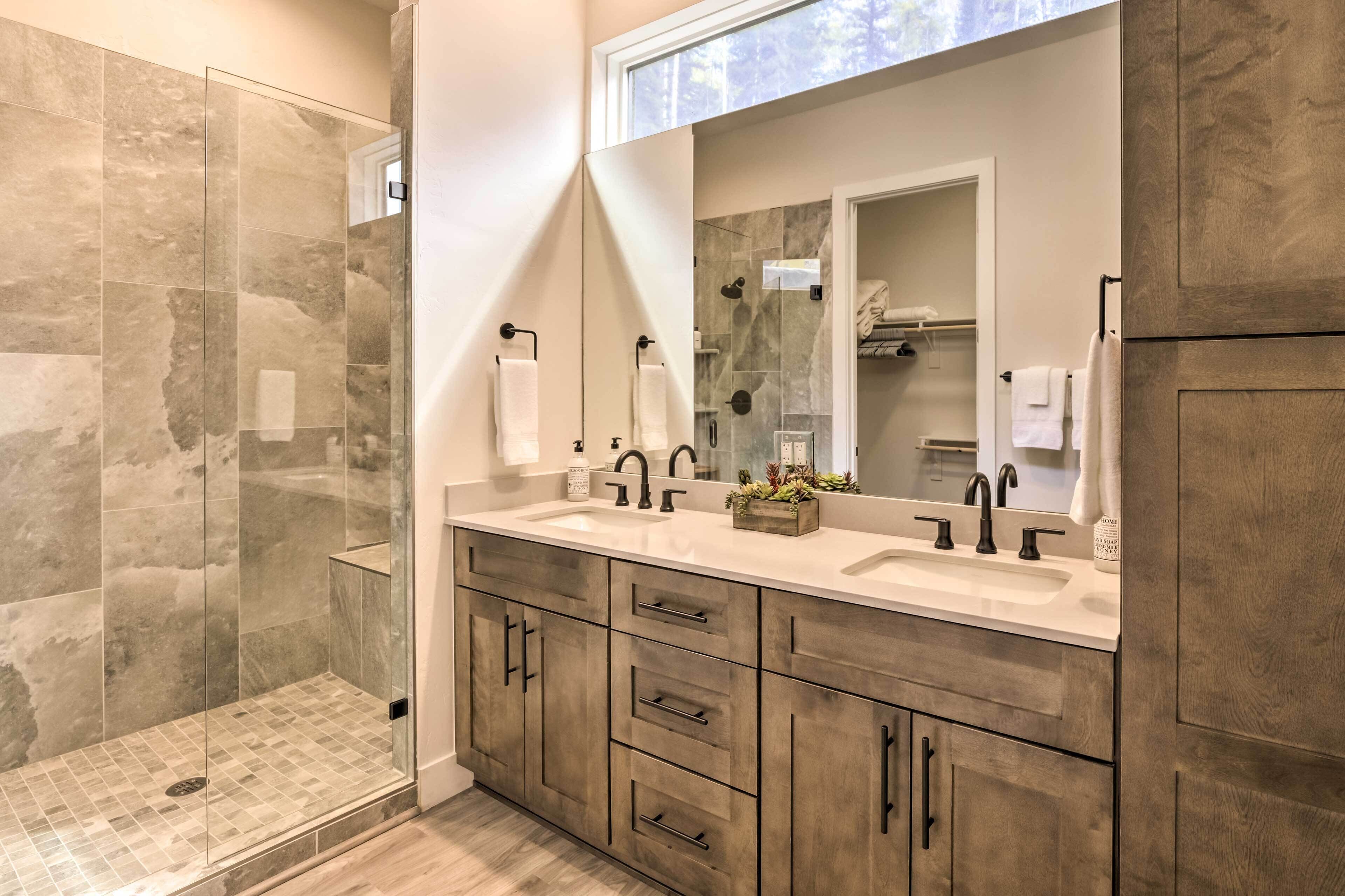 Apartment (3 Bedrooms) | Bathroom | Shower