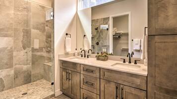 Apartment (3 Bedrooms) | Bathroom | Shower