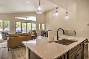 Interior - Townhome w/ Hot Tub Across From Ski Lifts! (Durango)