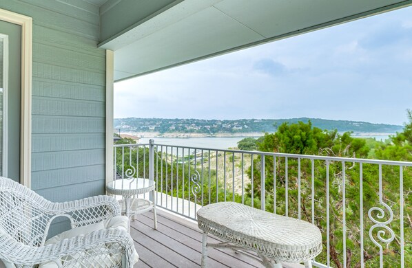 House (3 Bedrooms) | Property grounds