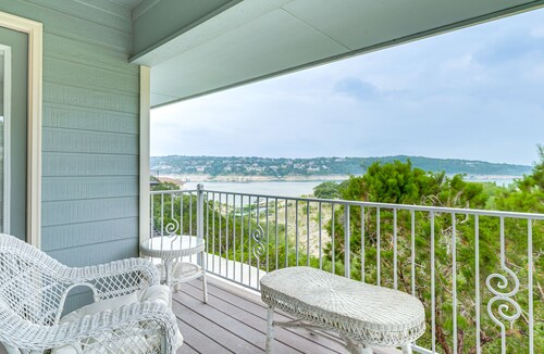 Beach & Pool Access at Lake Travis Family Getaway!