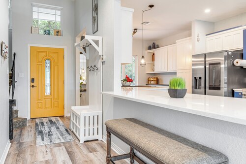 Beach & Pool Access at Lake Travis Family Getaway!