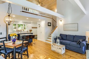 Interior - Sunny Stockton Springs Home < 1 Mi to Beach! (Stockton Springs)