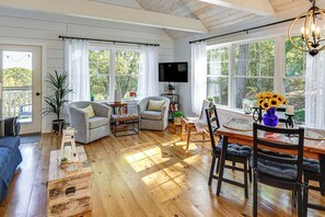 Cottage (2 Bedrooms) | Interior