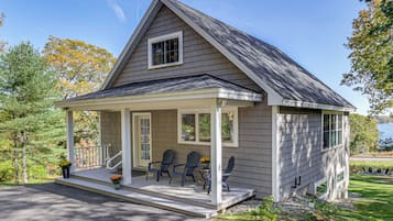 Cottage (2 Bedrooms) | Front of property