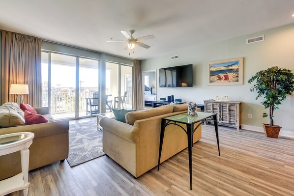 Interior - Walk to Shore: Roomy Condo in North Myrtle Beach! (North Myrtle Beach)