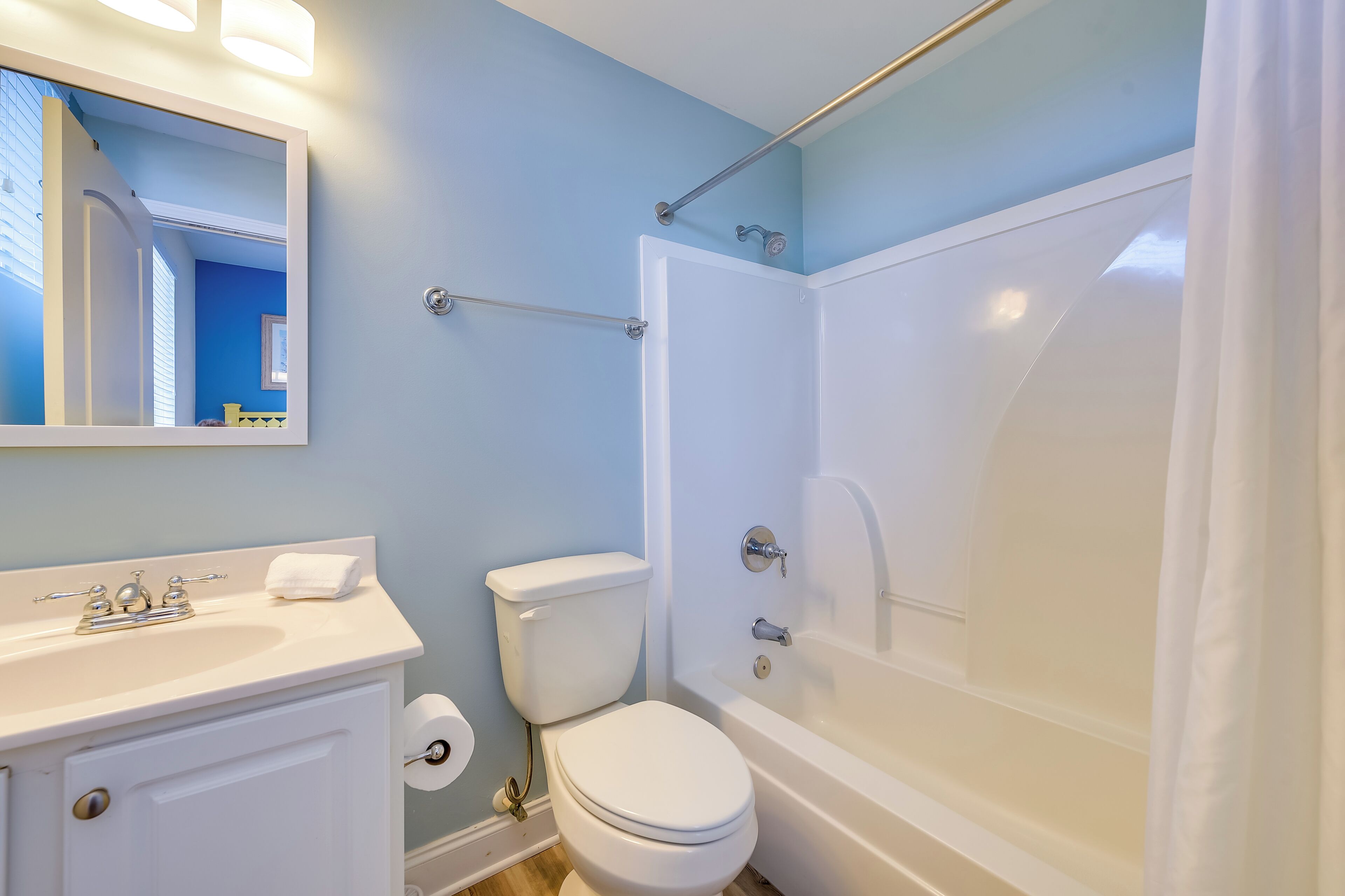 A bathroom with a toilet, sink, and bathtub.