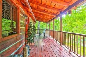 House (2 Bedrooms) | Interior - Homey Sevierville Getaway w/ Hot Tub & Deck! (Sevierville)