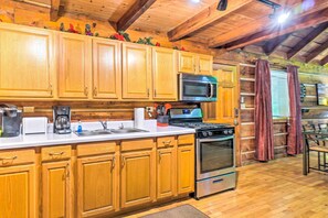 House (2 Bedrooms) | Interior - Homey Sevierville Getaway w/ Hot Tub & Deck! (Sevierville)