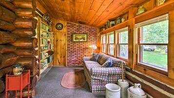 TV, fireplace, DVD player, books