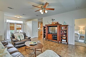House (2 Bedrooms) | Interior - Cozy Pass Christian House - Steps From Beach (Pass Christian)