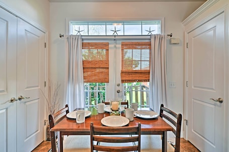 ํ์ฐ์ค (2 Bedrooms) | ๋ด๋ถ