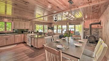 House (4 Bedrooms) | Interior