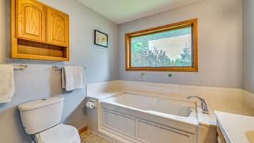 Talo (4 Bedrooms) | Sisätilat