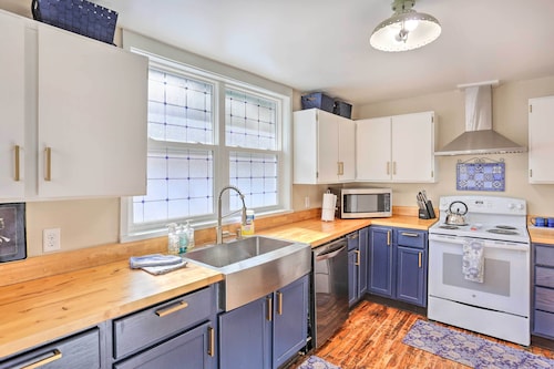 Mountain-view Lead Home w/ Patio + Fire Pit!