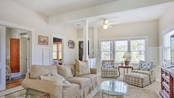 House (3 Bedrooms) | Front of property