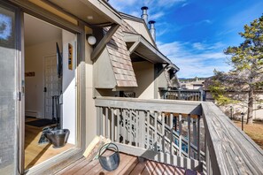 Apartment (2 Bedrooms) | Interior - Walk to Winter Park Bus From Fraser Condo! (Fraser)