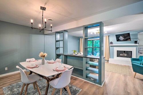 Stylish Durham Townhome < 5 Mi to Downtown!