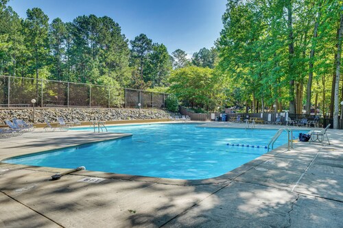 Stylish Durham Townhome < 5 Mi to Downtown!