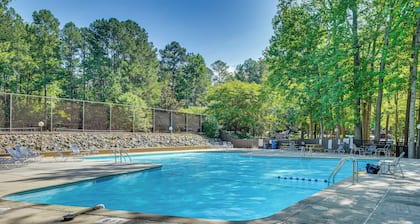 Stylish Durham Townhome < 5 Mi to Downtown!