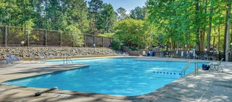 Stylish Durham Townhome < 5 Mi to Downtown!