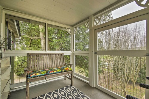 Historic Farmhouse w/ Chef's Kitchen Near Wineries