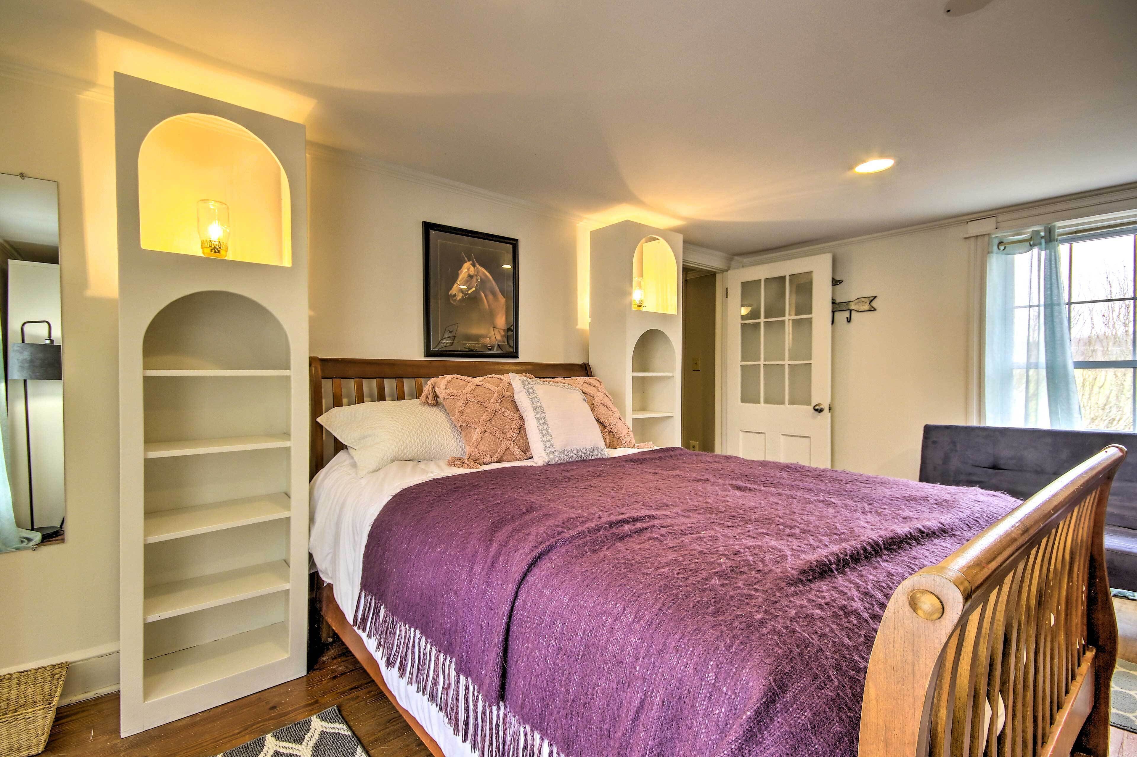 Historic Farmhouse w/ Chef's Kitchen Near Wineries