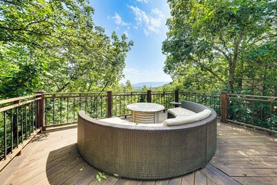 Secluded Tuskahoma Retreat w/ Deck & Views!